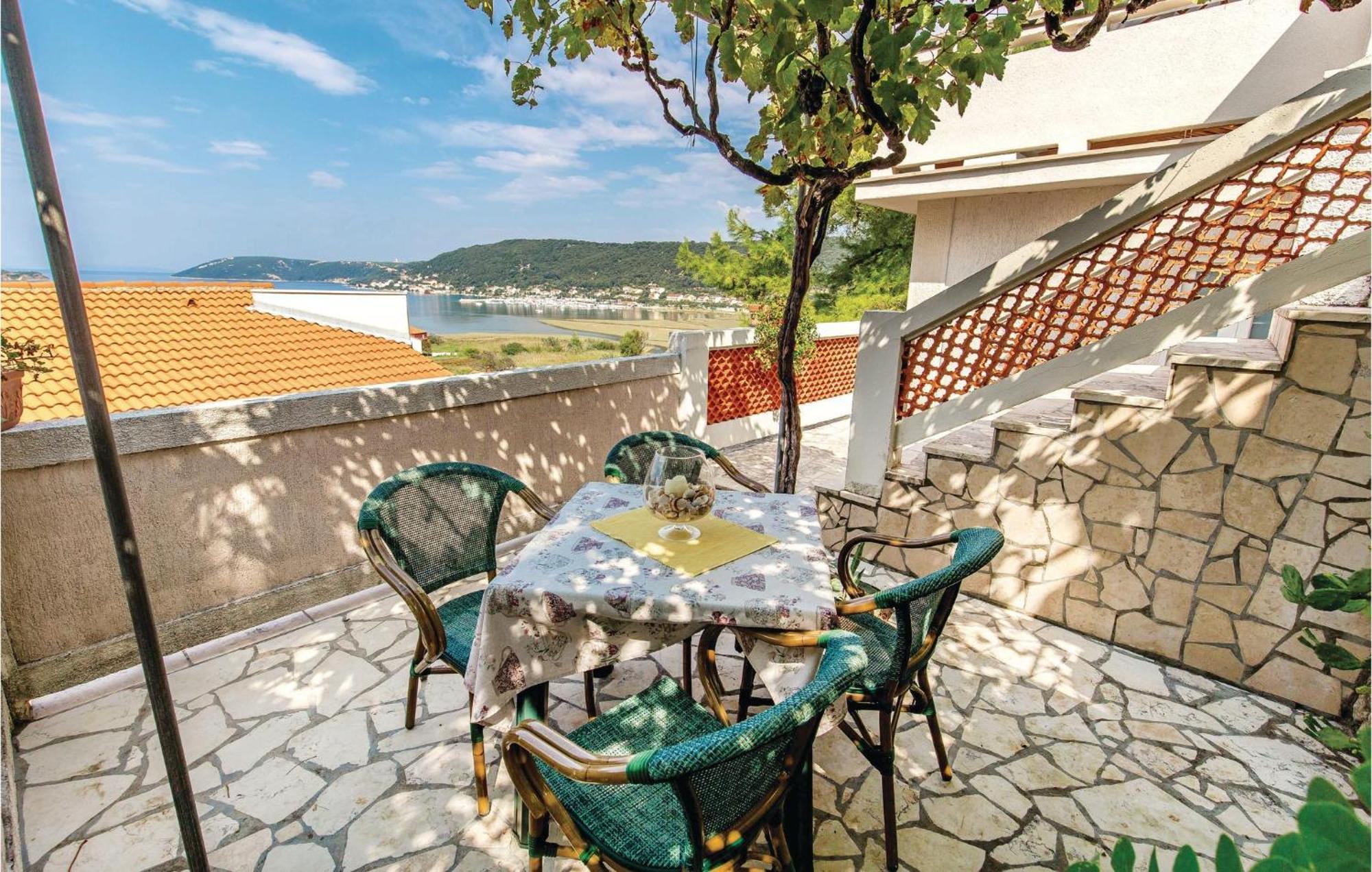 1 Bedroom Awesome Apartment In Supetarska Draga Exterior foto