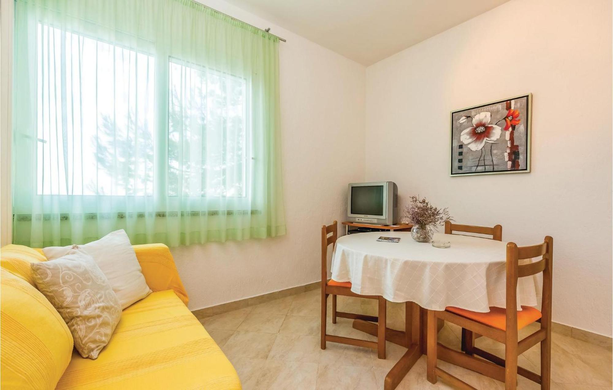 1 Bedroom Awesome Apartment In Supetarska Draga Exterior foto